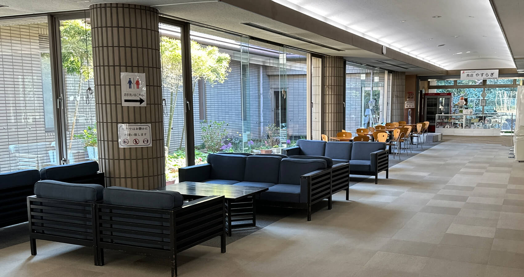 野田市斎場ロビー