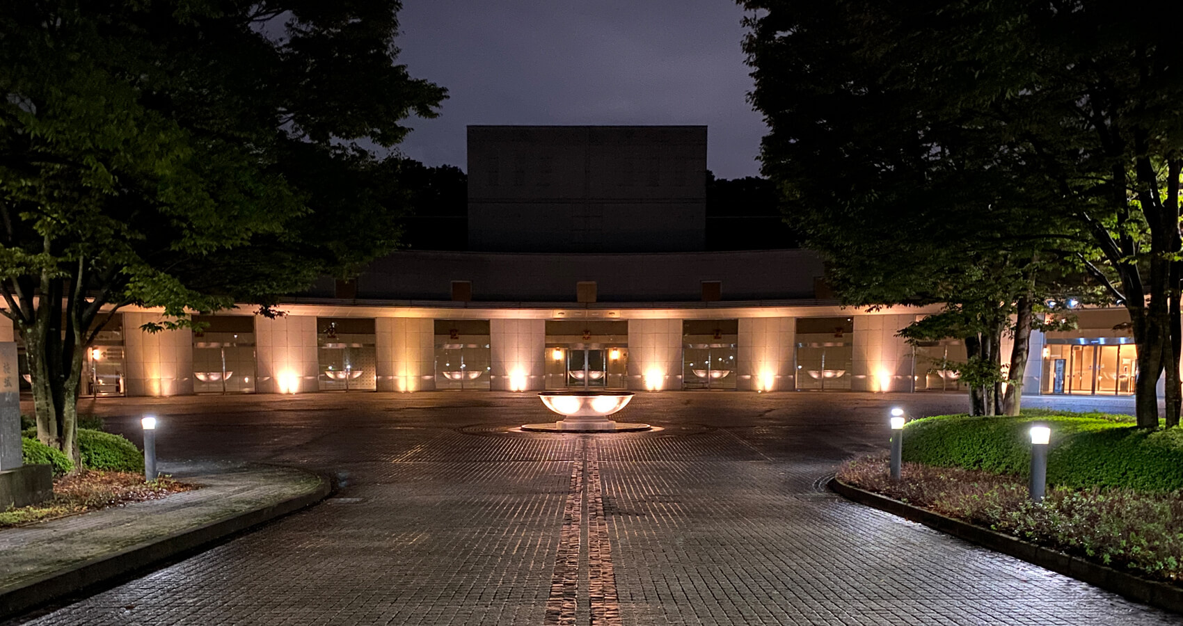 ウイングホール柏斎場外観夜間
