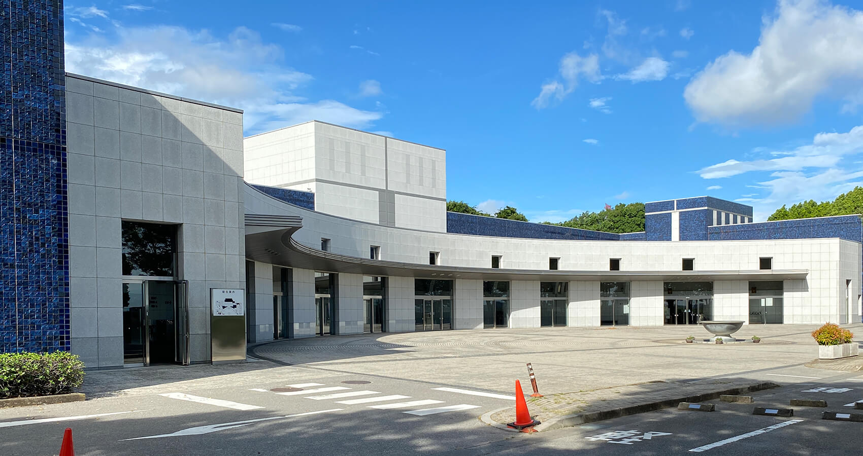 ウイングホール柏斎場駐車場側から