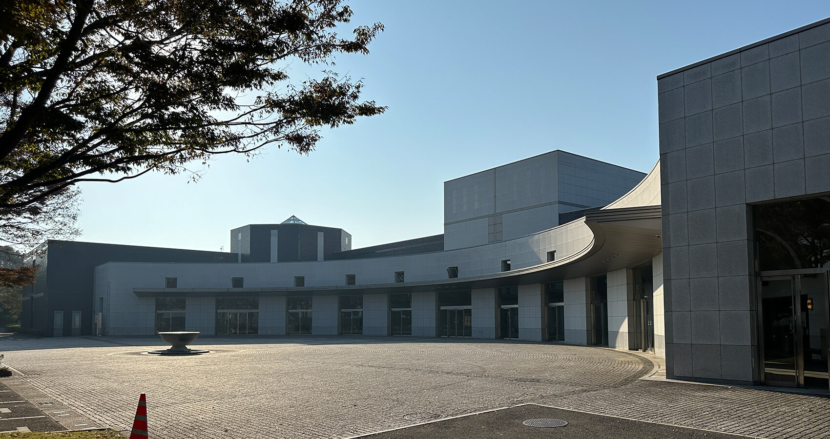 ウイングホール柏斎場式場側から引き気味